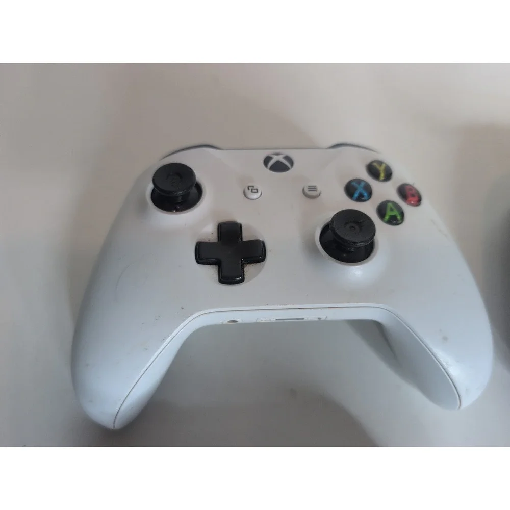 Lot Of 4 Xbox One Wireless Controllers 3 White 1 Black